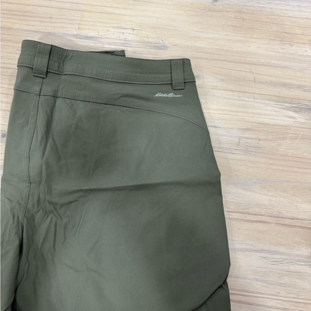 Eddie Bauer Olive Green Women's Shorts - Picture 2 of 2